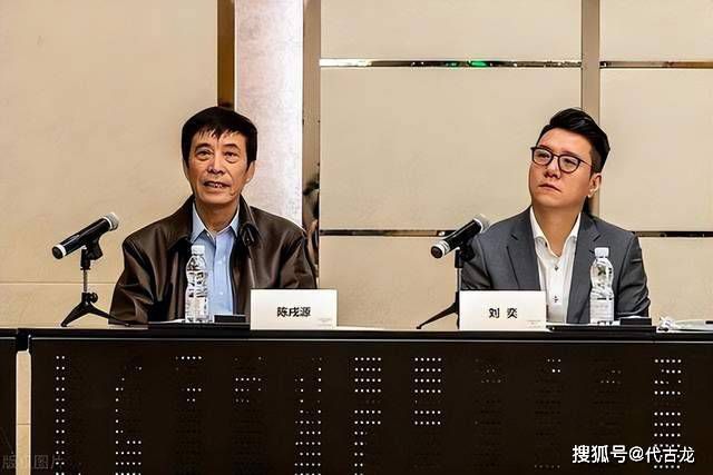 老爷子带着叶辰与这些长辈们一一问好之后，剩下的，便是那些与叶辰平辈的人